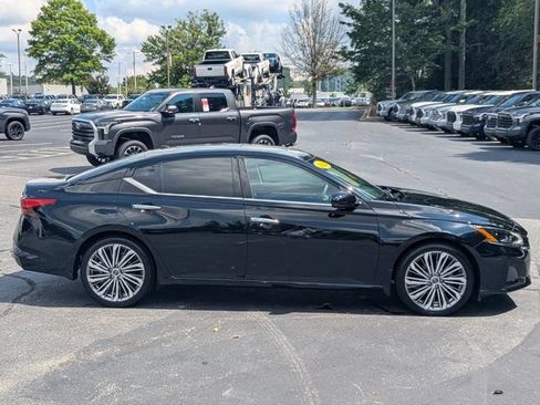 Used 2024 Nissan Altima 2.5 SL FWD image 8