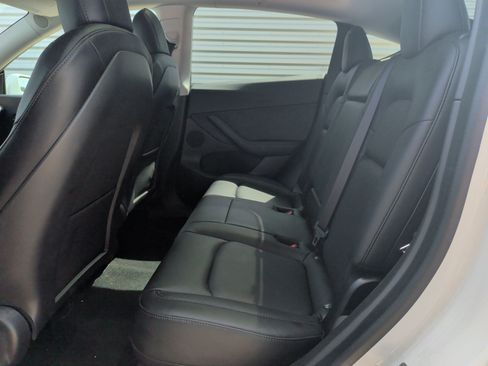 Used 2021 Tesla Model Y Long Range AWD/4WD image 31
