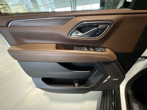 Used 2023 Chevrolet Suburban High Country image 23