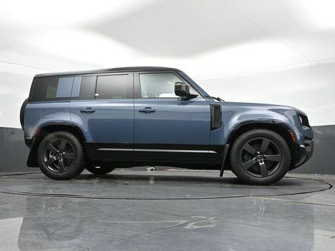 Used 2025 Land Rover Defender 110 X-Dynamic SE AWD/4WD image 42