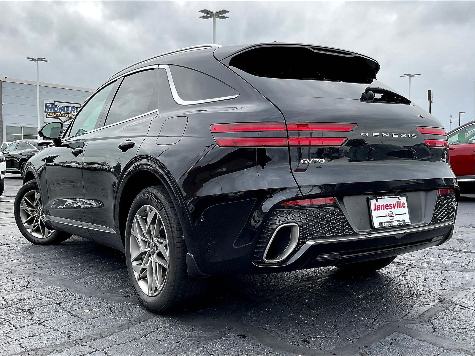 Used 2023 Genesis GV70 2.5T w/ Advanced Package AWD/4WD image 3