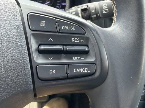Used 2020 Hyundai Venue FWD image 17