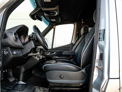 Used 2023 Mercedes-Benz Sprinter 3500 w/ Parking Package image 36