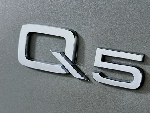 Used 2023 Audi Q5 2.0T Premium Plus w/ Premium Plus Package AWD/4WD image 10
