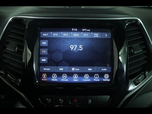 Used 2021 Jeep Cherokee Limited image 16