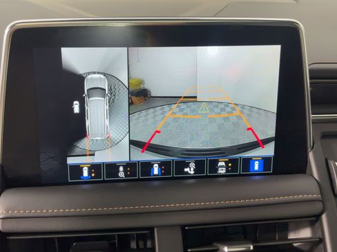 Used 2024 GMC Yukon AT4 w/ Technology Package image 26