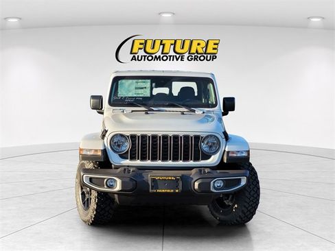 New 2025 Jeep Gladiator High Tide image 3