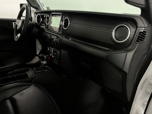 Used 2023 Jeep Wrangler Unlimited Sahara image 30