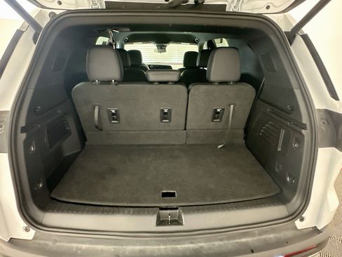Used 2025 Chevrolet Traverse LT AWD/4WD image 31