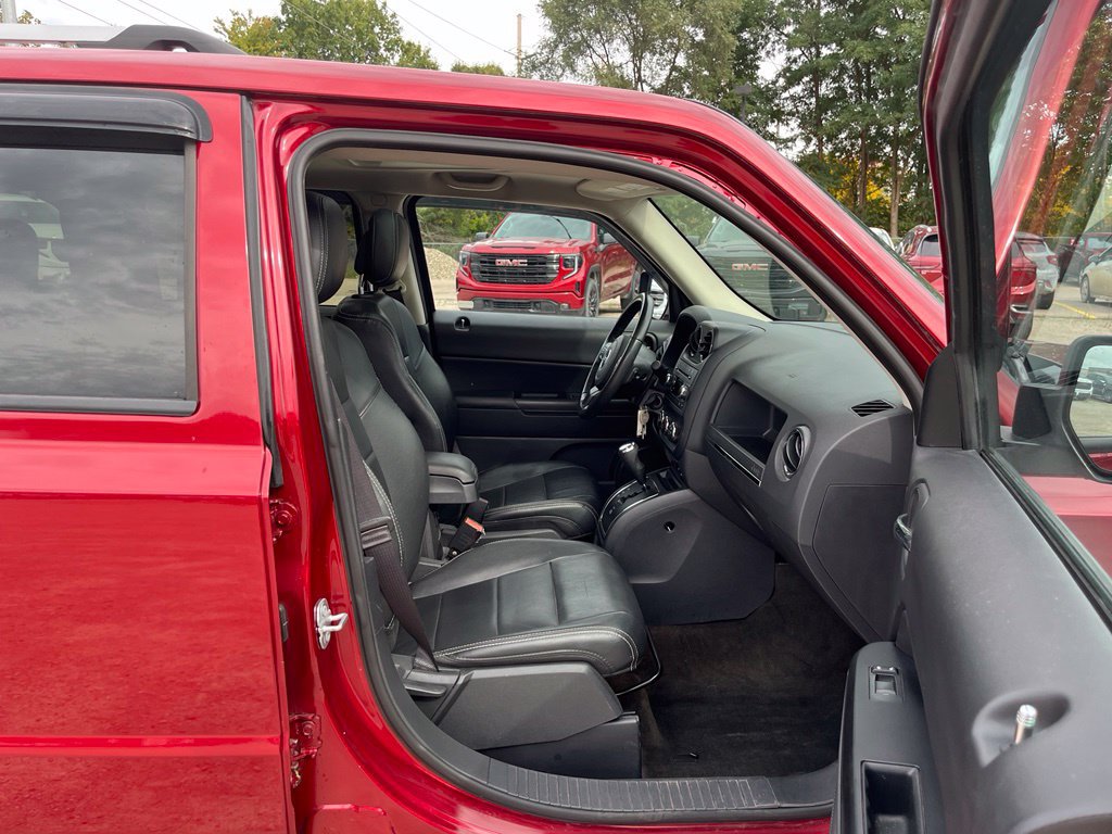 Used 2017 Jeep Patriot High Altitude AWD/4WD image 32