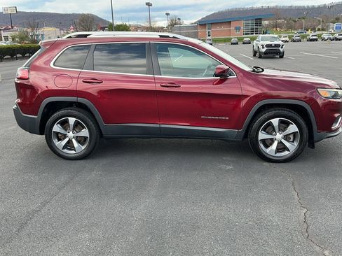 Used 2019 Jeep Cherokee Limited image 4