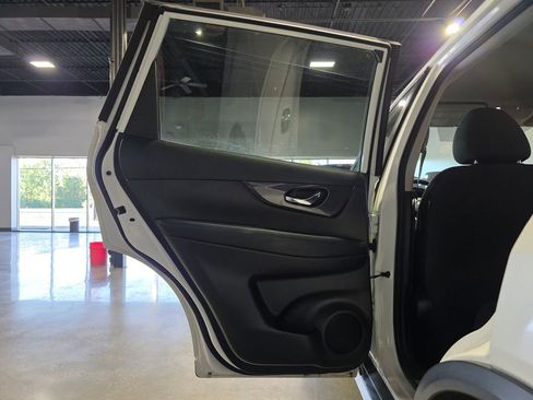 Used 2020 Nissan Rogue SV AWD/4WD image 18