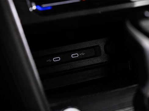 Used 2022 Volkswagen Tiguan SE image 28