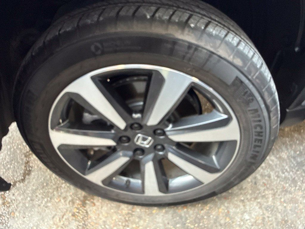 Used 2025 Honda Pilot Touring image 25