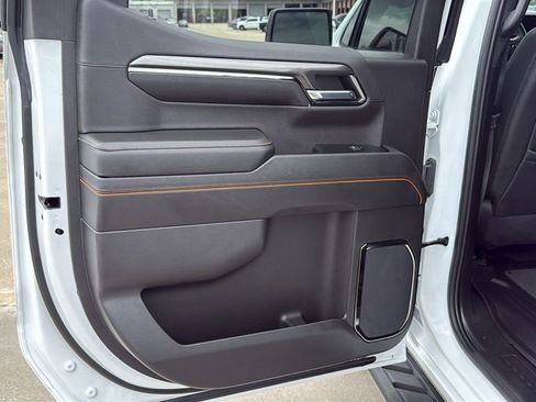 Used 2024 GMC Sierra 1500 AT4 w/ Technology Package AWD/4WD image 17