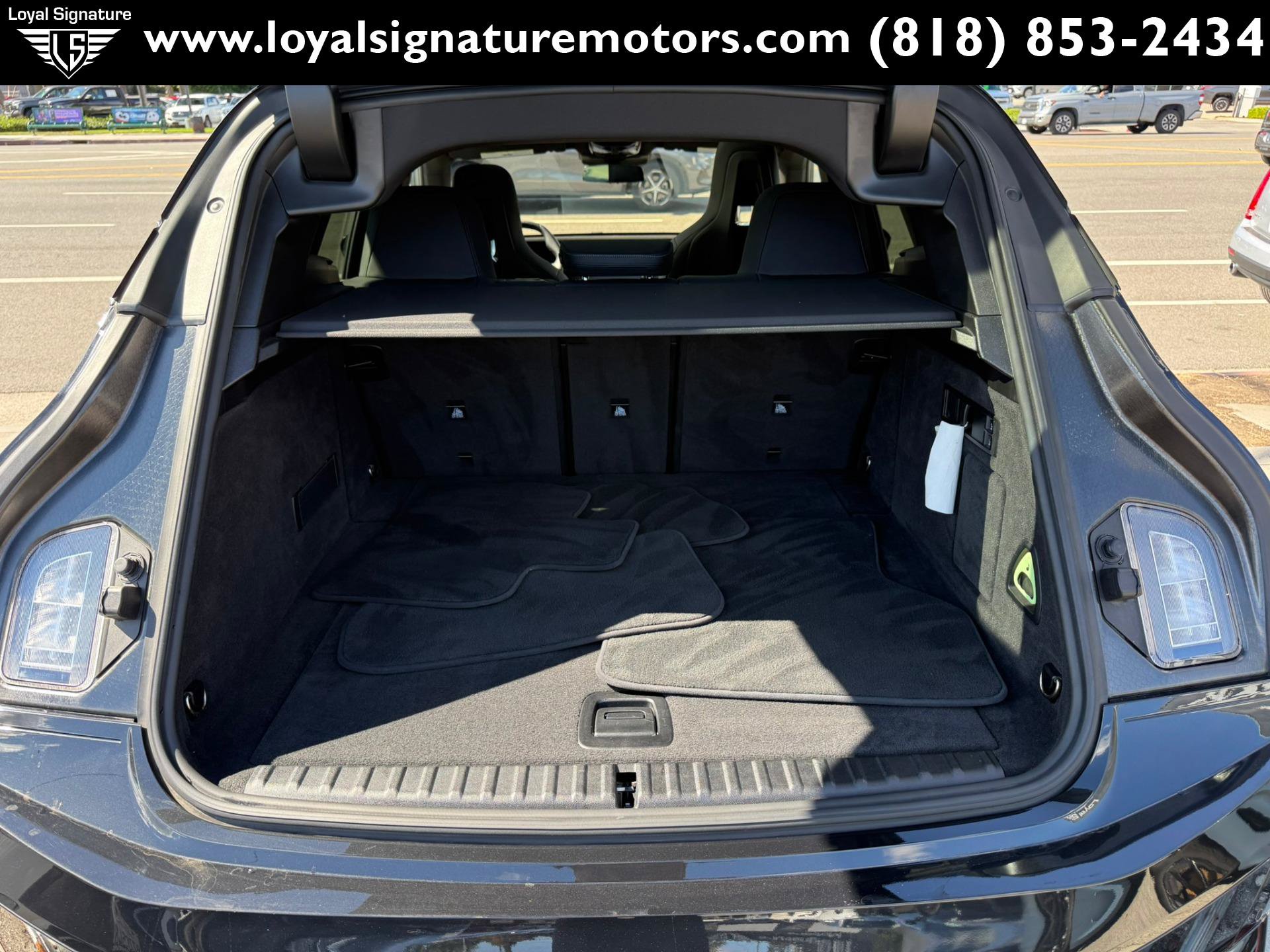 Used 2024 BMW iX xDrive50 w/ Sport Package AWD/4WD image 10