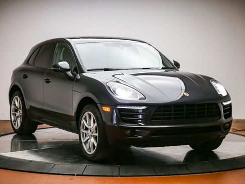 Certified 2017 Porsche Macan AWD/4WD image 8