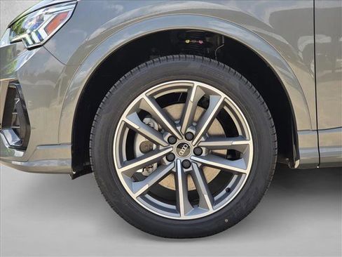 Used 2025 Audi Q3 2.0T Premium w/ Convenience Package AWD/4WD image 9