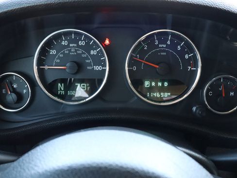 Used 2017 Jeep Wrangler Unlimited Sahara w/ Connectivity Group image 35