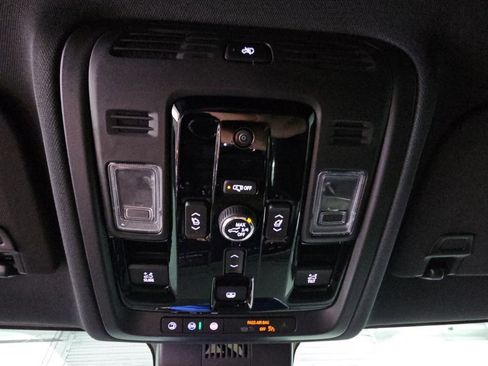 Used 2026 Chevrolet Tahoe High Country AWD/4WD image 21