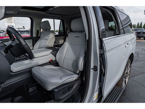 New 2025 Ford Expedition Platinum w/ Platinum Ultimate Package AWD/4WD image 8