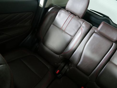 Used 2018 Mitsubishi Outlander GT image 12