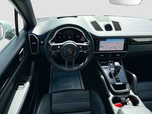 Used 2023 Porsche Cayenne AWD/4WD image 23