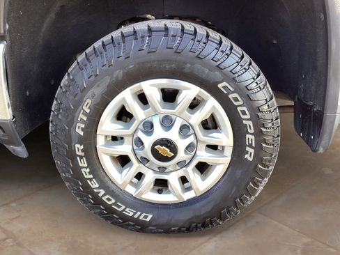 Used 2024 Chevrolet Silverado 2500 LT image 32