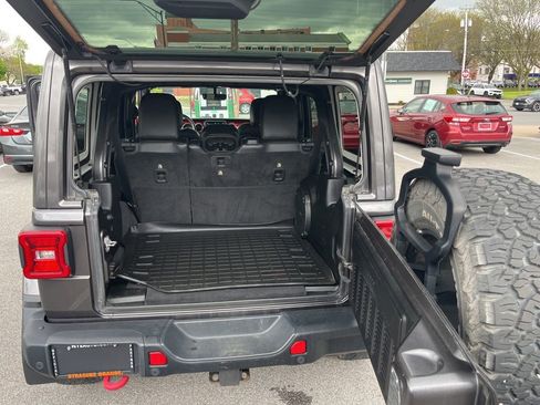 Used 2018 Jeep Wrangler Unlimited Rubicon w/ Uconnect 4C Nav & Sound Group AWD/4WD image 16