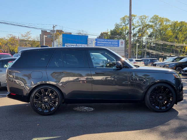 Used 2025 Land Rover Range Rover SE AWD/4WD image 4