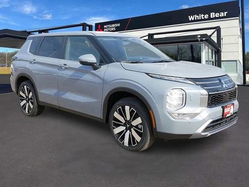 New 2026 Mitsubishi Outlander SE image 1