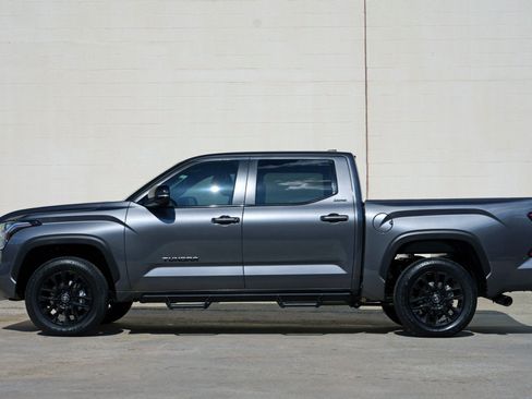 Used 2026 Toyota Tundra Limited AWD/4WD image 9