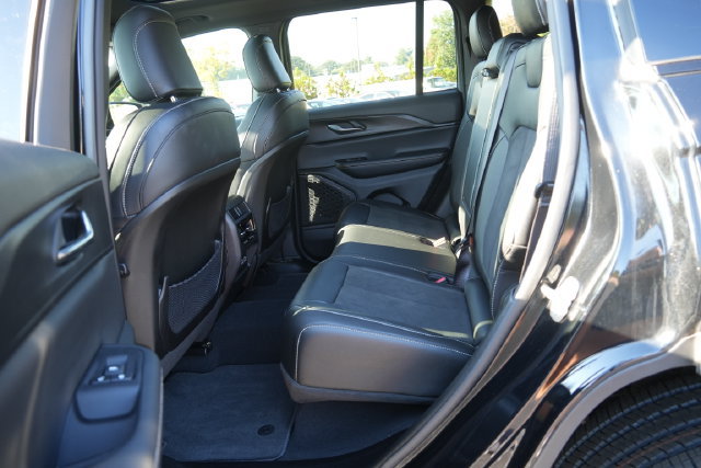Used 2024 Jeep Grand Cherokee Altitude AWD/4WD image 16