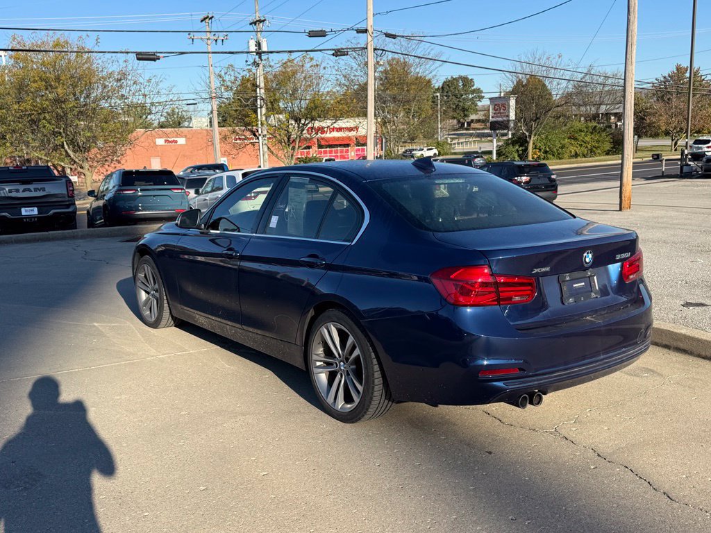 Used 2018 BMW 330i xDrive Sedan AWD/4WD image 8
