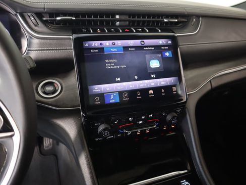 Used 2024 Jeep Grand Cherokee L Overland w/ Luxury Tech Group IV image 6