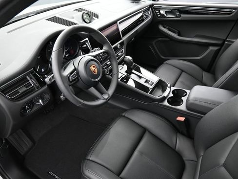 Certified 2026 Porsche Macan Turbo AWD/4WD image 4