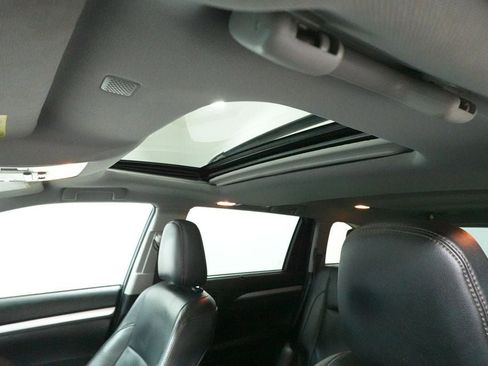 Used 2019 Toyota Highlander XLE AWD/4WD image 26
