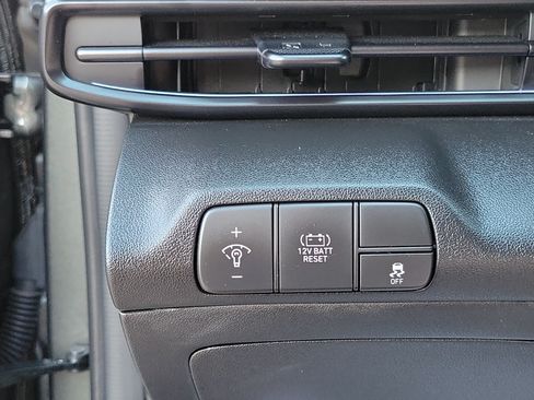 Certified 2025 Hyundai Elantra SEL FWD image 13