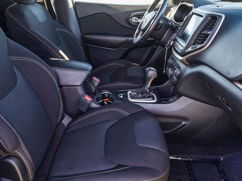 Used 2016 Jeep Cherokee Latitude w/ Safety/Convenience Group image 19