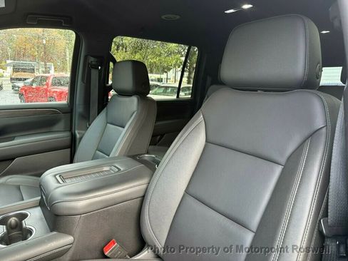 Used 2024 Chevrolet Suburban LT image 12