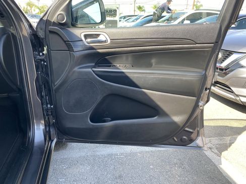 Used 2021 Jeep Grand Cherokee Laredo image 19