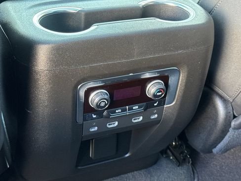 Used 2022 Chevrolet Suburban Premier AWD/4WD image 40