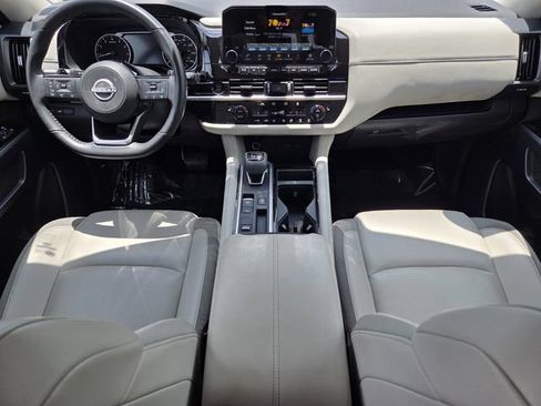 Used 2025 Nissan Pathfinder SL FWD image 20