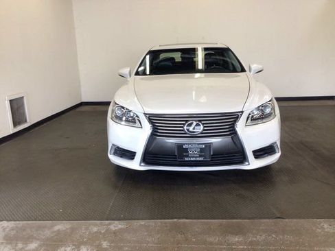 Used 2016 Lexus LS 460 AWD w/ Comfort Package image 2