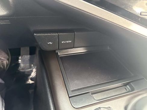 Used 2024 Toyota Camry SE image 32