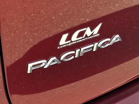 Used 2017 Chrysler Pacifica Touring-L w/ Tire & Wheel Group FWD image 29