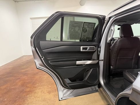 Used 2023 Ford Explorer XLT w/ Equipment Group 202A AWD/4WD image 46