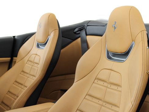 Certified 2023 Ferrari Portofino M RWD image 41