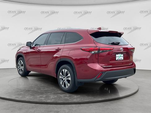 Used 2020 Toyota Highlander XLE AWD/4WD image 5
