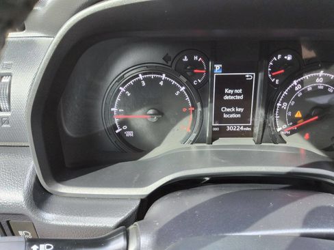 Used 2022 Toyota 4Runner SR5 Premium w/ Moonroof Package RWD image 17